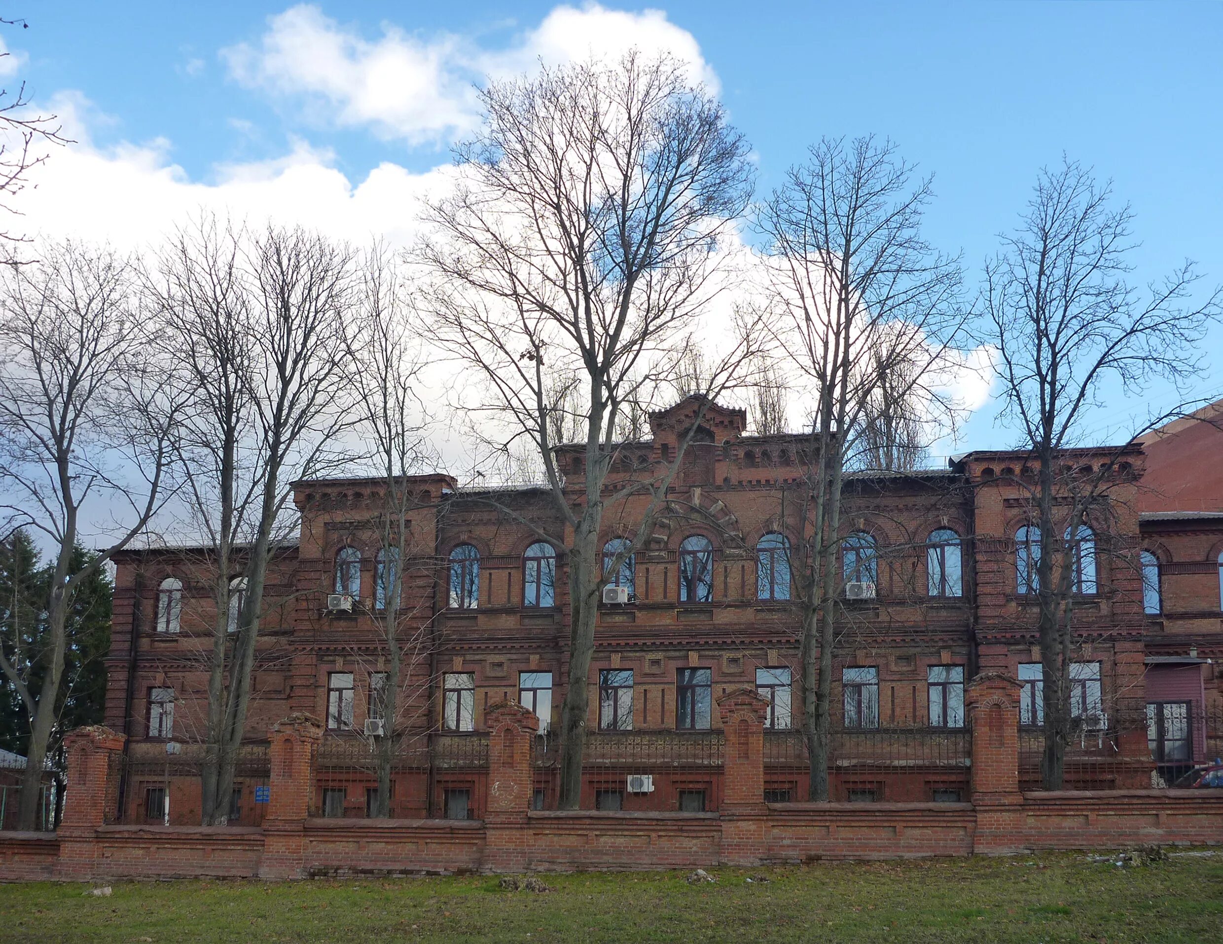 Медальянс ул перекальского 5а курск фото File:Больница Гладкова. Главный корпус Курск, ул. Перекальского 5 (фото 1).jpg -