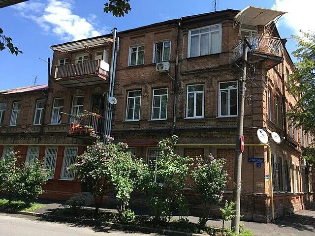 Медичи ул розы люксембург 11 владикавказ фото Файл:Улица Розы Люксембург, д. 10, Владикавказ.jpg - Википедия