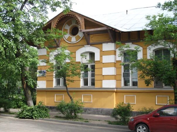 Медиор ул тоси петровой 16 луга фото House of Ilya On the street Toshi Petrova (formerly Novgorod) still preserved a 