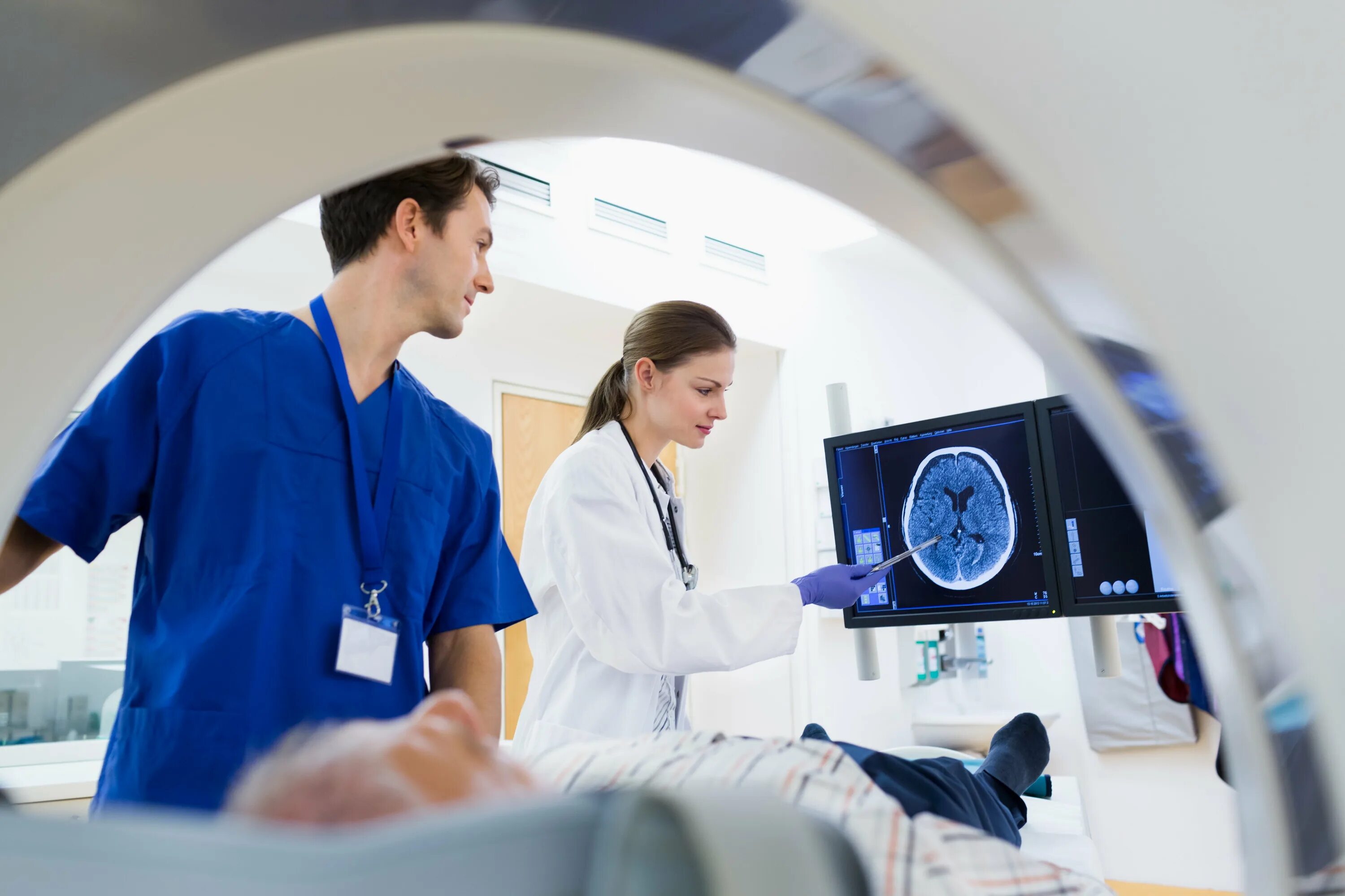 Медицинская диагностика фото Hospital is asking men if they’re pregnant before taking scans 'as it’s the leas