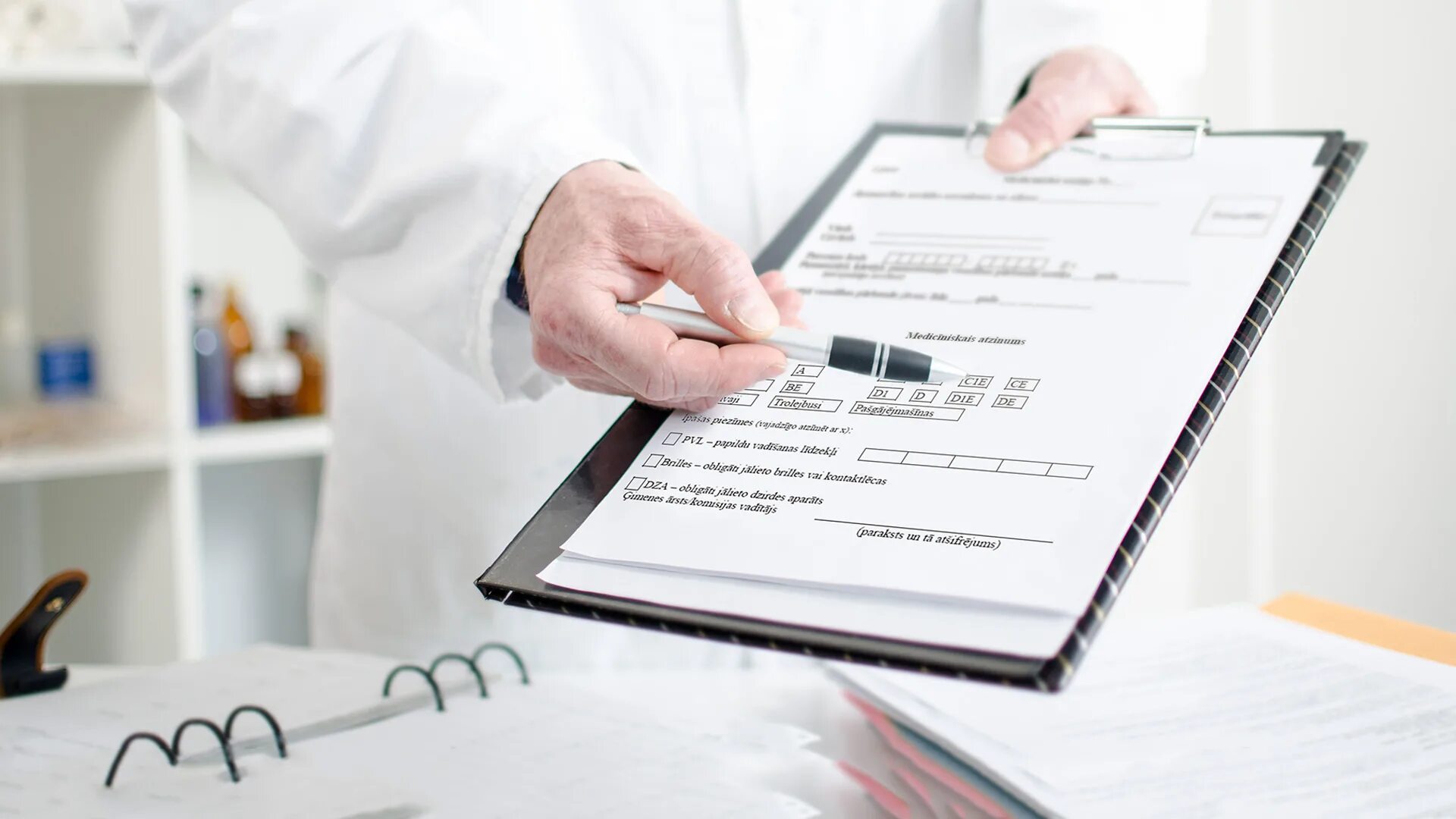 Медицинская документация фото atikes_header_mediciniskas-izzinas2 Медицинская клиника Панацея в Домодедово