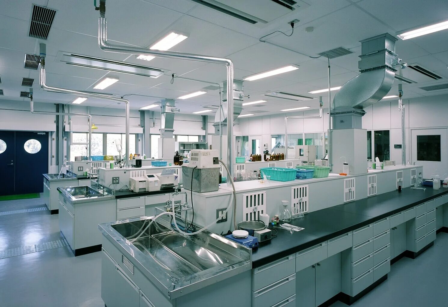 Медицинская лаборатория фото Pherolab - новости парфюмерно-косметической компании в Москве, Изюмская улица, 4