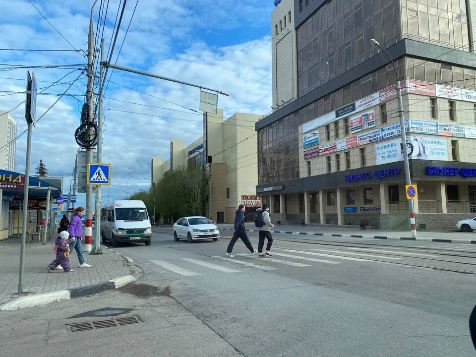Медицинская мода ул железной дивизии 16 фото В Ульяновске на улице Железной Дивизии из-за аварии парализовано движение трамва