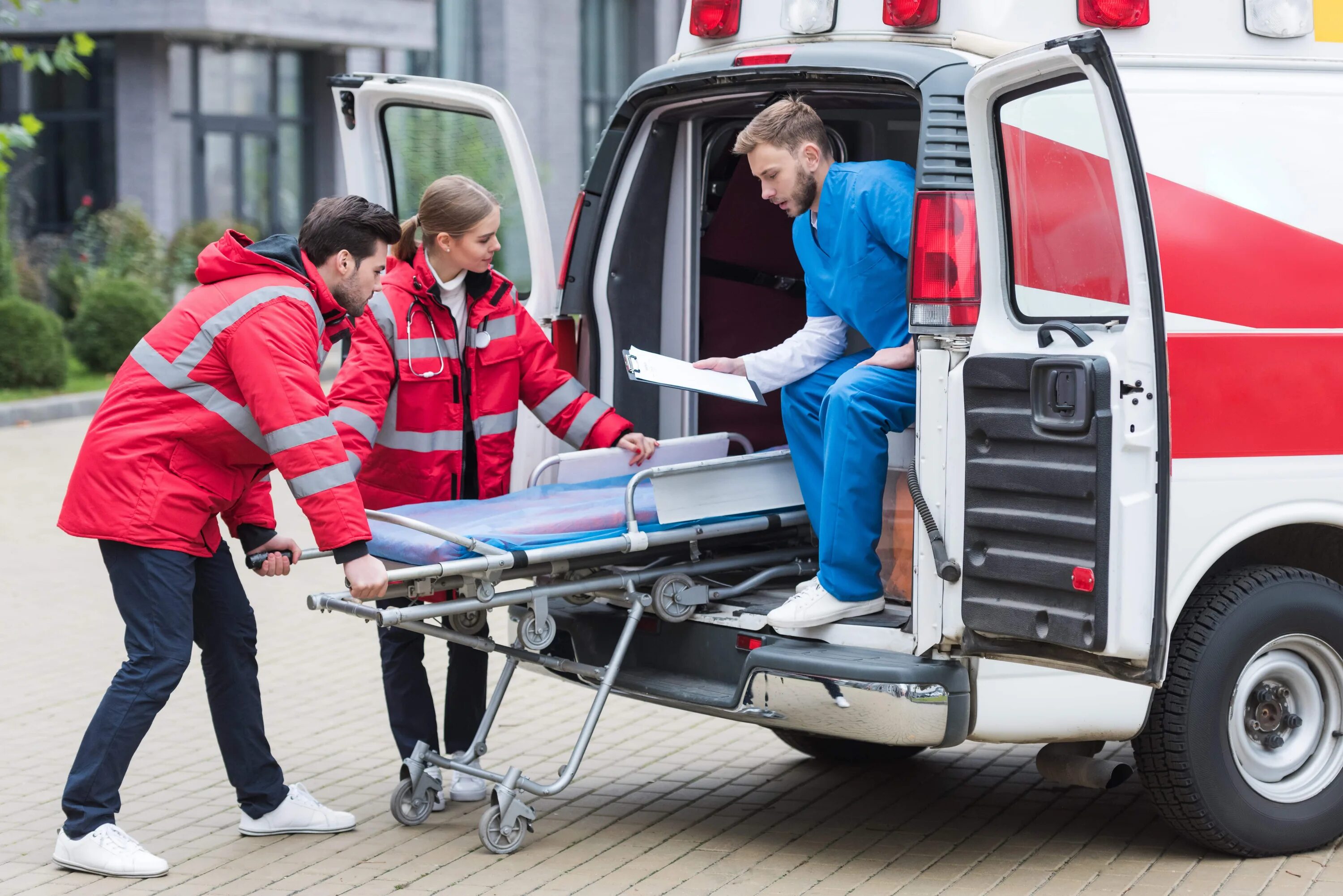 Медицинская помощь парковая ул 13а фото How to Become an Emergency Medical Technician (EMT) Unitek EMT