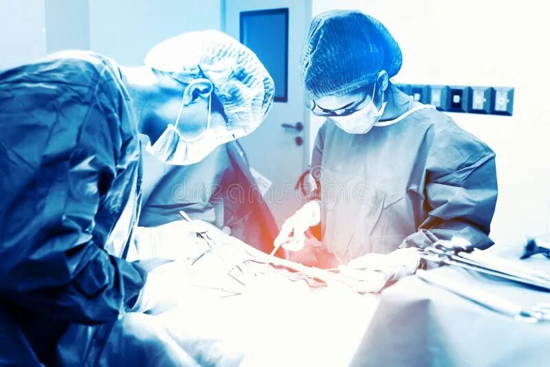Медицинские болезни фото Doctor and Assistant Nurse Operating for Rescue Patient from Dangerous Emergency