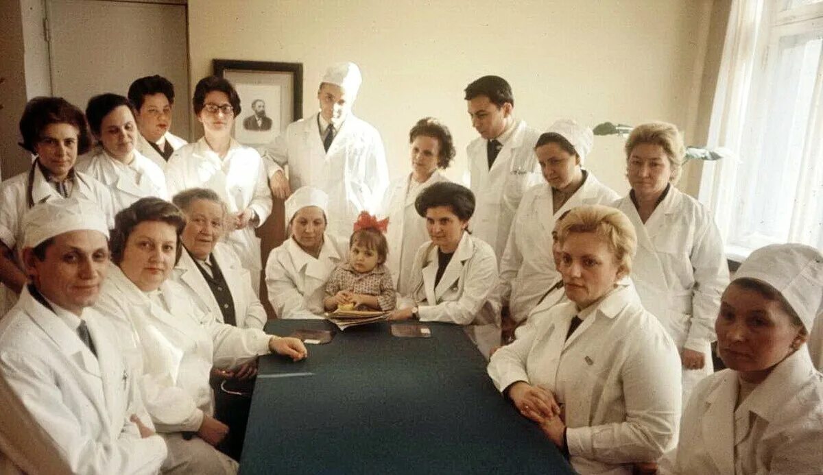 Медицинские фото ссср Представители каких профессий в Советском Союзе пользовались авторитетом Вспомни