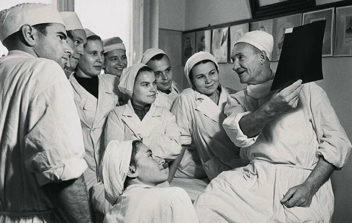 Медицинские фото ссср Как лечили граждан в СССР: походы к врачу, очереди и прочие изыски советской мед