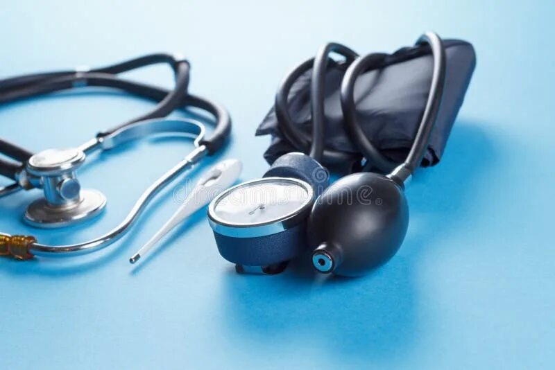 Медицинские приборы фото Медицинское Stetoscope на светлой поверхности Стоковое Изображение - изображение