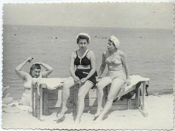 Медицинские женские пляжи 20 х годов фото And again three Graces Three women on beach photography Summer recreation Russia