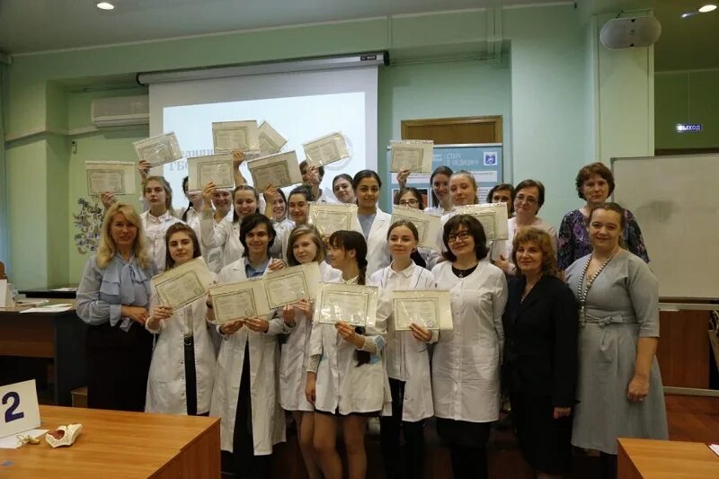 Медицинский колледж 1 фото Посвящение прошли, клятву дали": в школе № 1375 прошел "праздник белых халатов" 