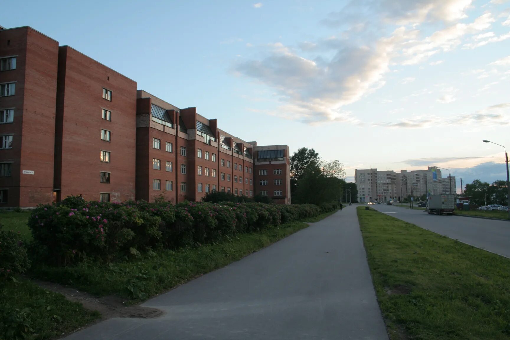 Медицинский колледж 2 санкт петербург фото File:2007-06-27 22-22-22 ул. Чекистов - panoramio.jpg - Wikimedia Commons