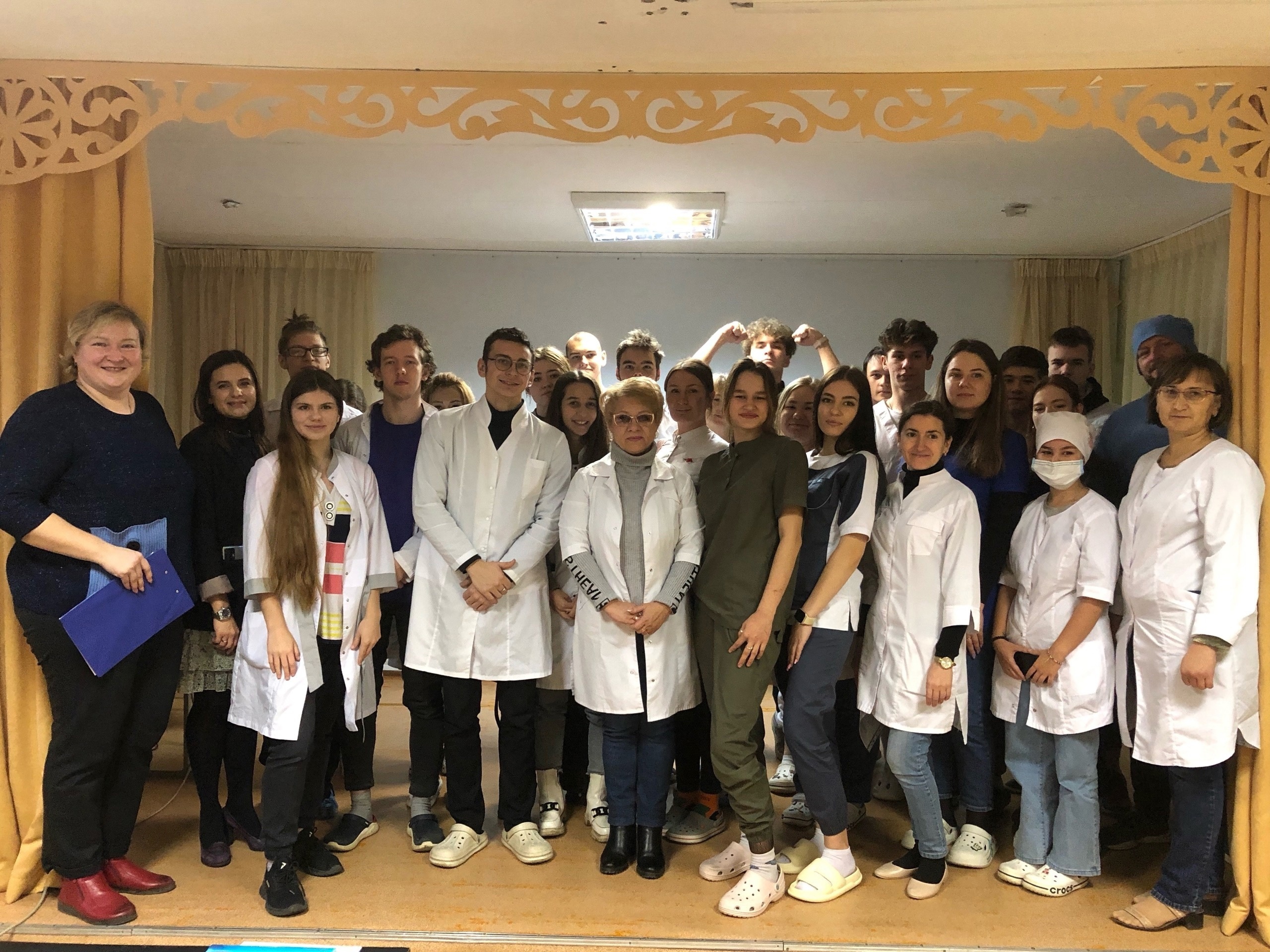 Медицинский колледж магнитогорск фото Опытные специалисты ЦОМиД обучают студентов Магнитогорского медицинского колледж