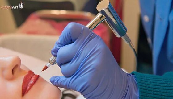 Медицинский перманентный макияж Татуаж у талантливого косметолога для красивых женщин: перманентный макияж губ, 