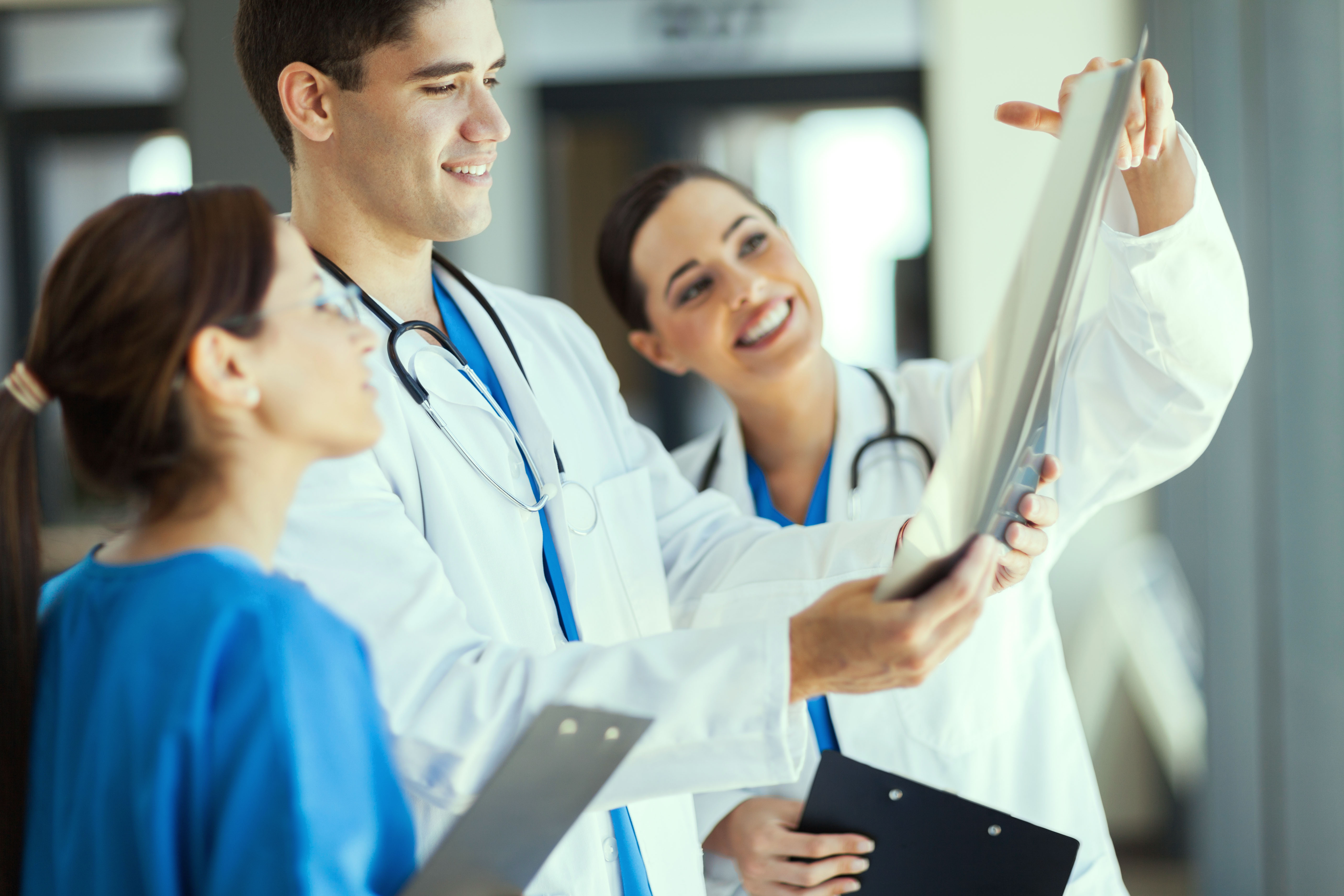 Медицинский работник красивая картинка The Precision of PeriOperative Scheduling - QGenda