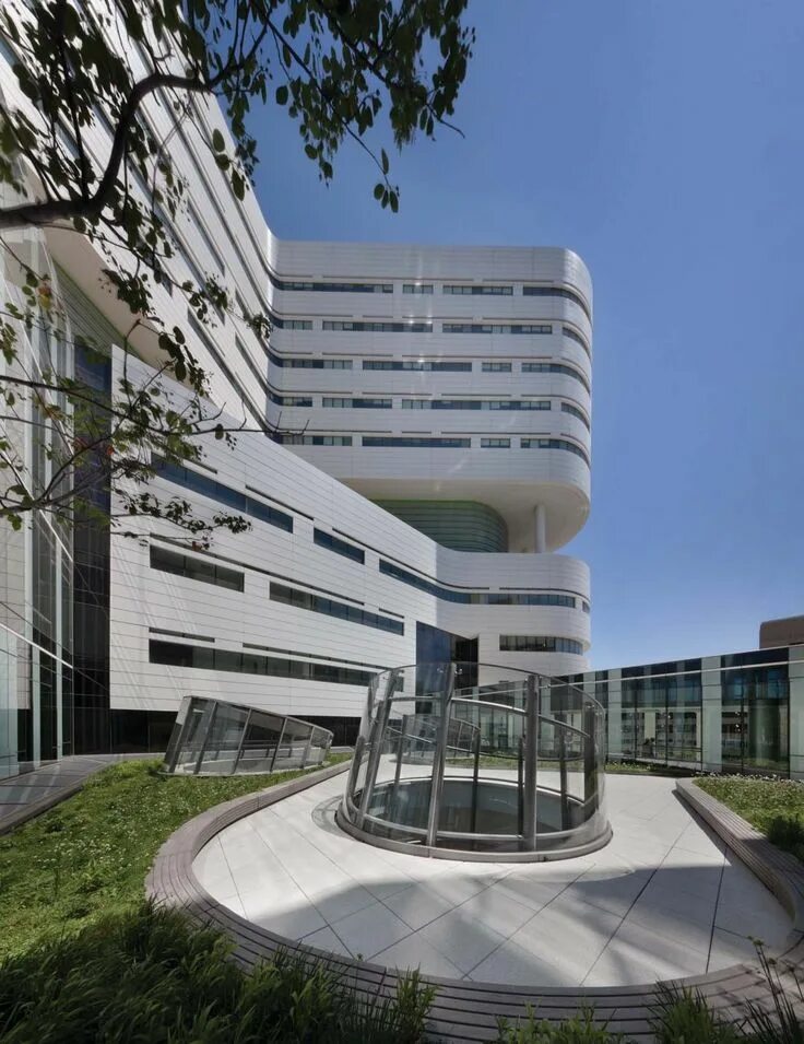 Медицинский центр фото здания Gallery of New Hospital Tower Rush University Medical Center / Perkins&Will - 12