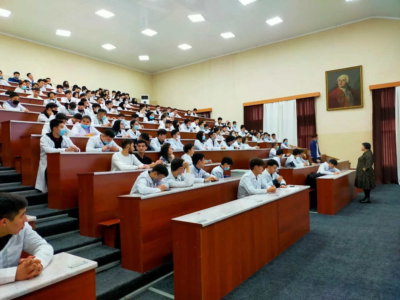 Медицинский университет астана фото Собрание со студентами 1-5 курса ОП "Стоматология", "Фармация", 1-4 курса специа
