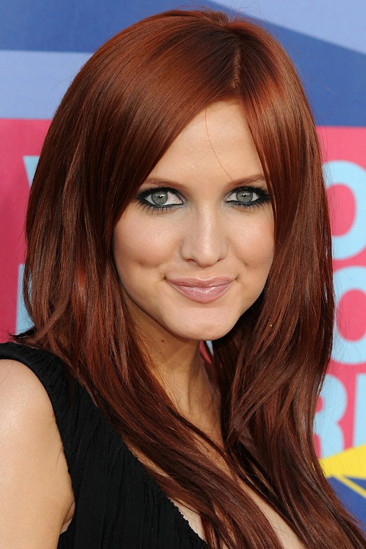 Медные волосы фото These stars prove there's a red hair shade for everyone, from auburn to cherry C