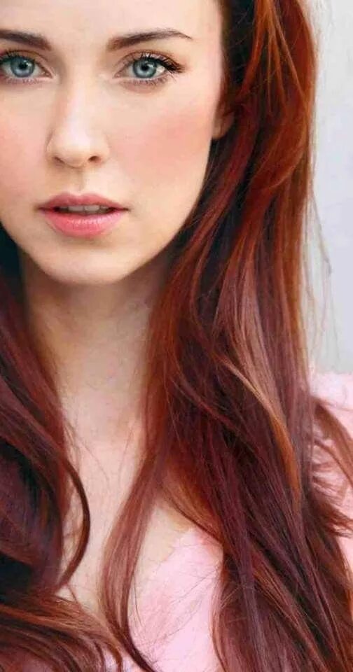Медные волосы и зеленые глаза фото Elyse Levesque as Sybil Miller Beautiful red hair, Redhead beauty, Long hair wom