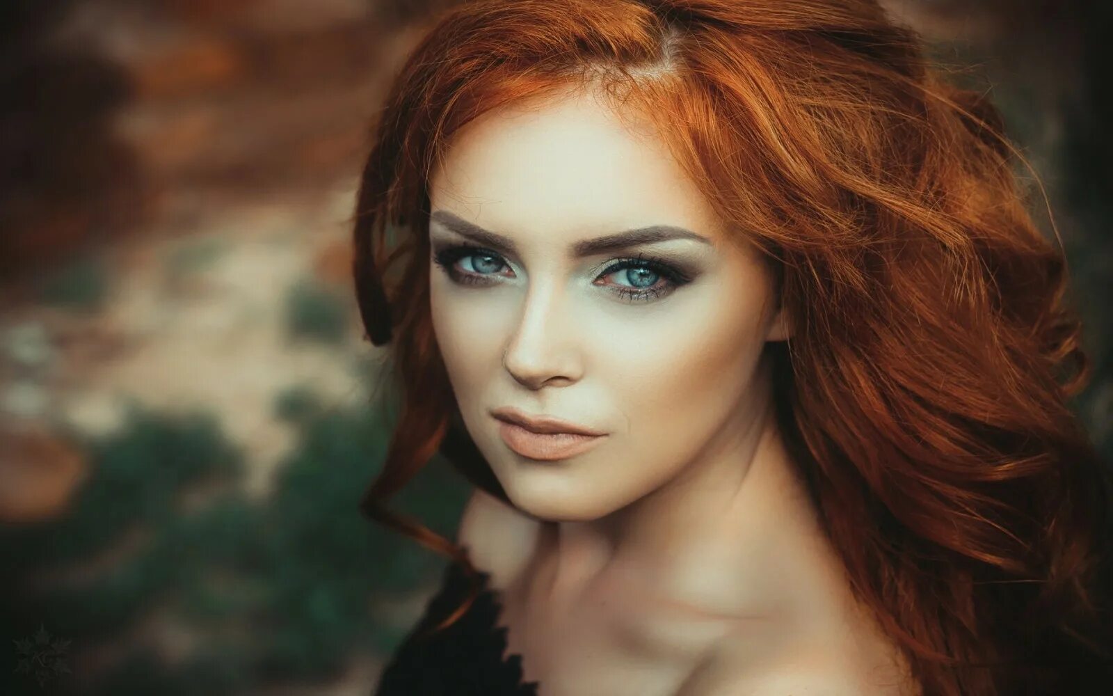 Медные волосы и зеленые глаза фото Wallpaper : face, women outdoors, redhead, model, depth of field, long hair, blu
