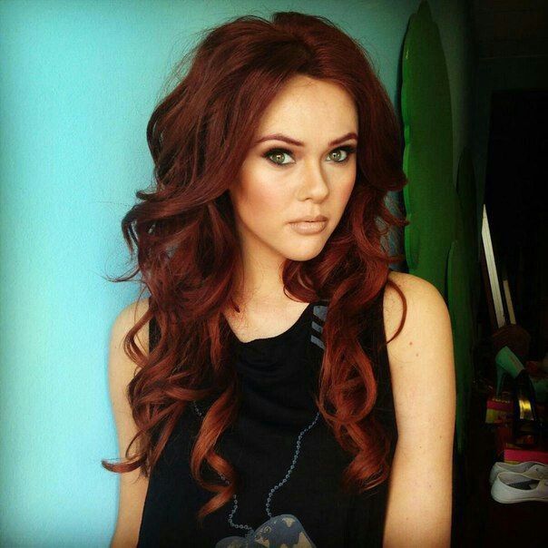 Медный цвет волос фото и зеленые Hair Inspiration: Aubergine and Red - The February Fox Brown hair colors, Red ha