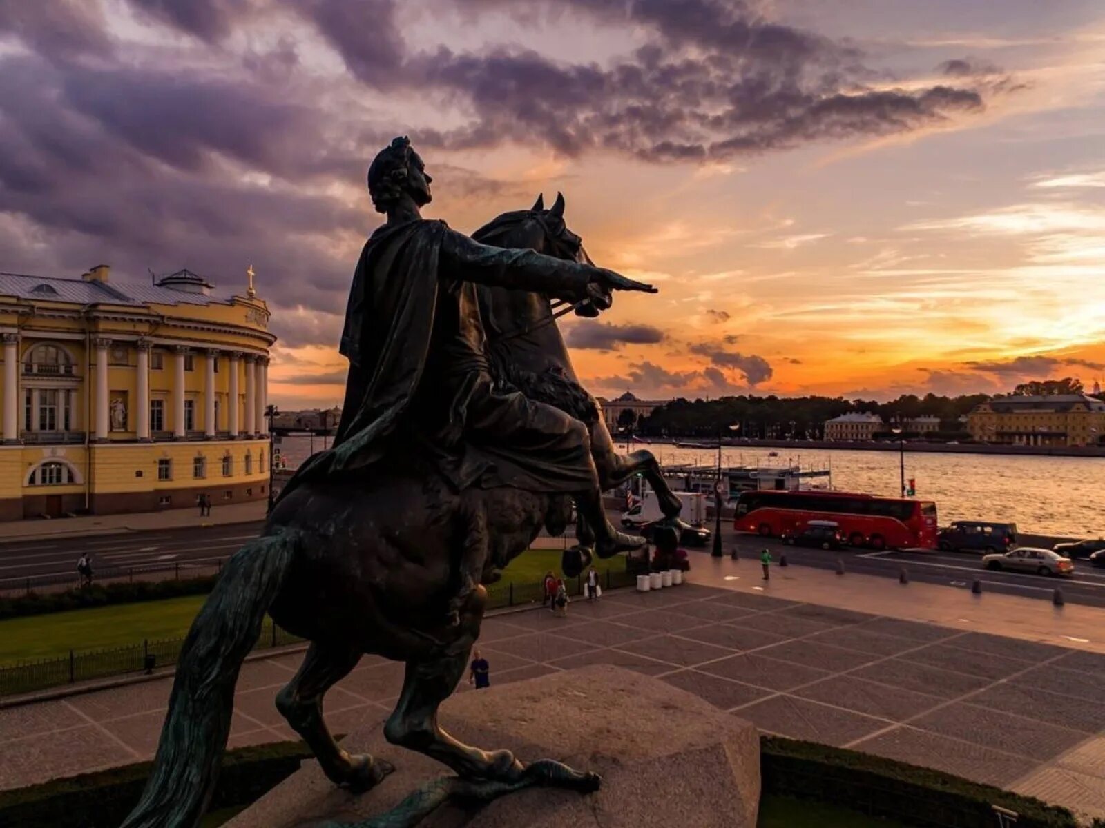 Медный всадник в санкт петербурге фото Медный всадник кумир