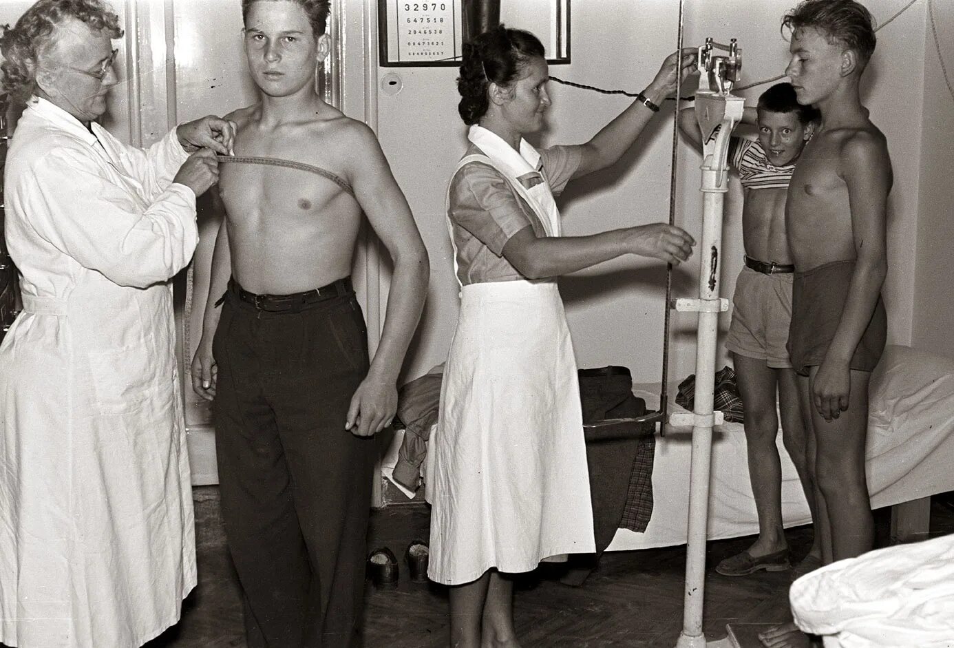 Медосмотр ул ленина 91 фото File:Šolska poliklinika v Tyrševi ulici 1957.jpg - Wikimedia Commons