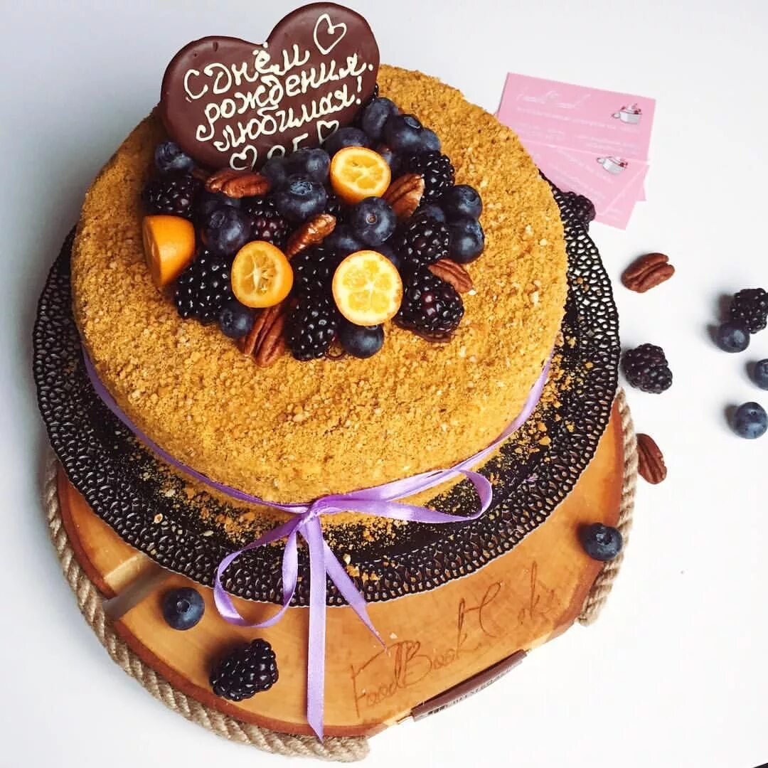 Медовик с днем рождения фото Торты на заказ в Москве on Instagram: "Наш вкуснейший #медовик_fbc со сметанным 