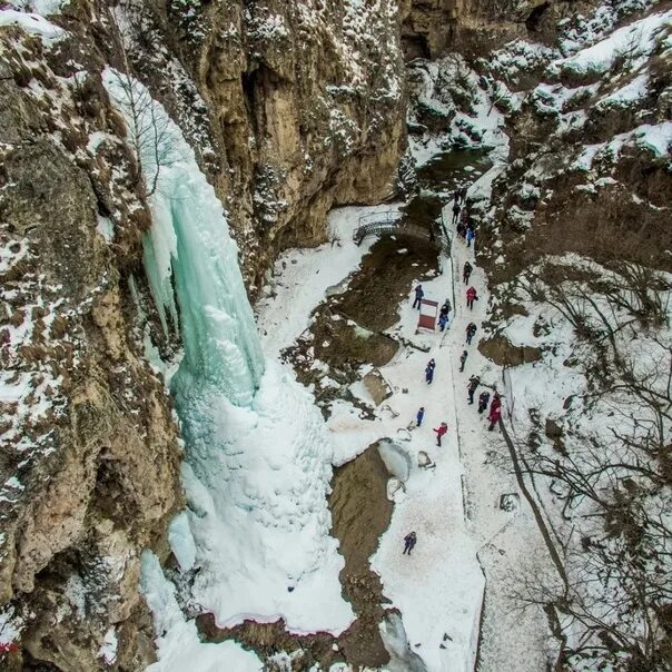 Медовые водопады зимой фото А вы видели Медовые водопады зимой? ❄ Эта живописная локация находится в окрестн