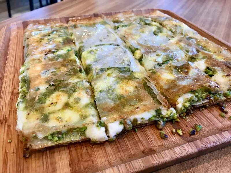 Медовый катмер турецкая сладость фото Turkish Dessert Katmer with Pistachio Powder from Gaziantep Region / Prepared wi