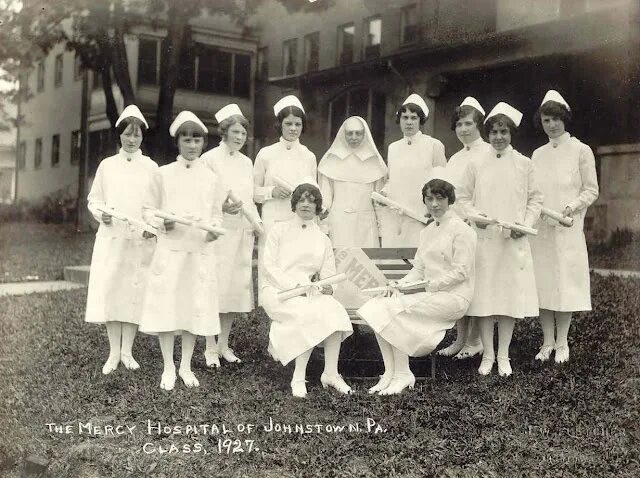 Медсестры психиатрической больницы фото Vintage Johnstown: Mercy Hospital Nurses - 1927 Hospital nurse, Vintage nurse, N