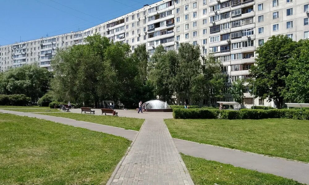 Медстиль мо ул героев панфиловцев 1а фото Сквер с фонтаном на улице Героев Панфиловцев, 22
