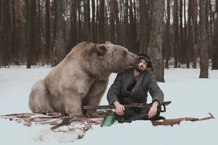 Медведь и человек фото Фотограф Ольга Баранцева снимает портреты с настоящими животными Объятия животны