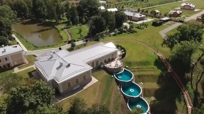 Медведев дача фото If Vladimir Putin goes, who's next? Come inside the Kremlin, where the Russian l