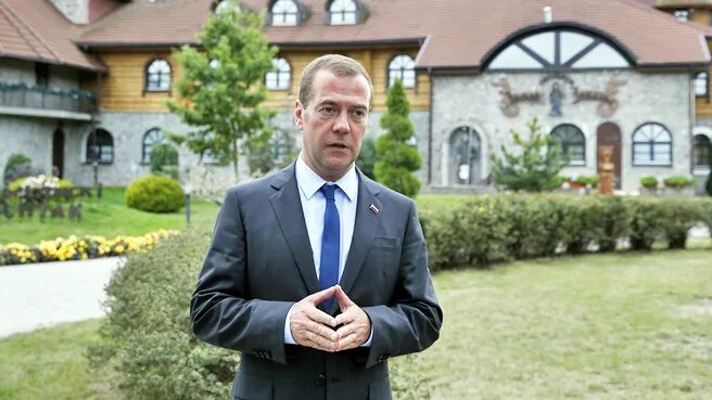 Медведев дача фото Медведев заявил о готовности обсуждать с Украиной газовый вопрос :: Новости :: Т