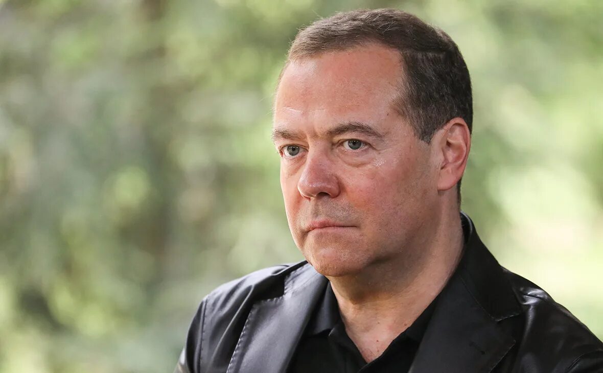 Медведев дмитрий анатольевич фото 2024 Офис Зеленского вслед за МИД России сообщил о приостановке переговоров - РБК