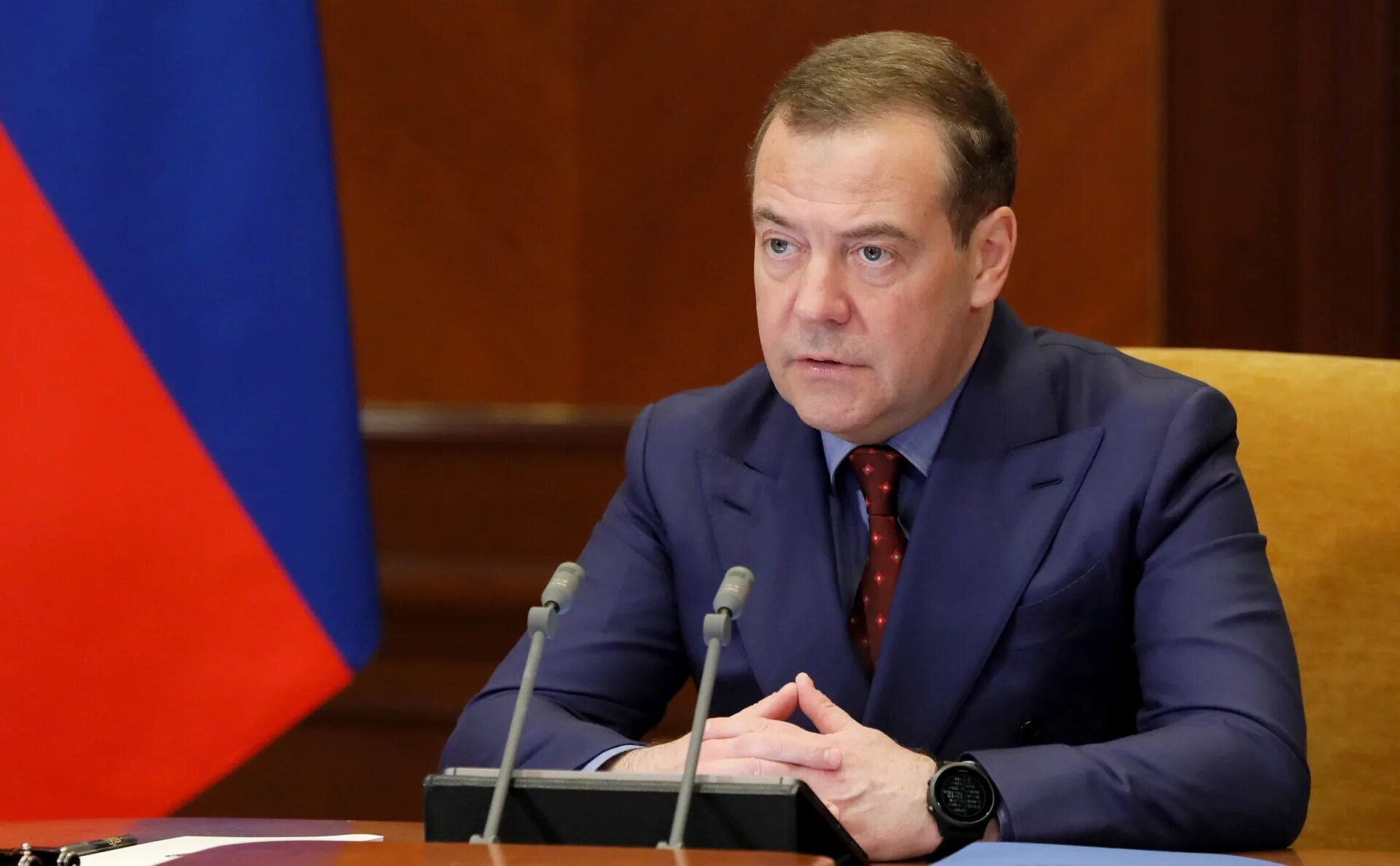 Медведев дмитрий анатольевич фото 2024 Медведев исключил повторение в России дефолта 1998 года - РБК