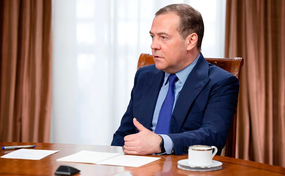 Медведев дмитрий анатольевич фото 2024 Песков отреагировал на слова Медведева о риске ядерной войны - РБК