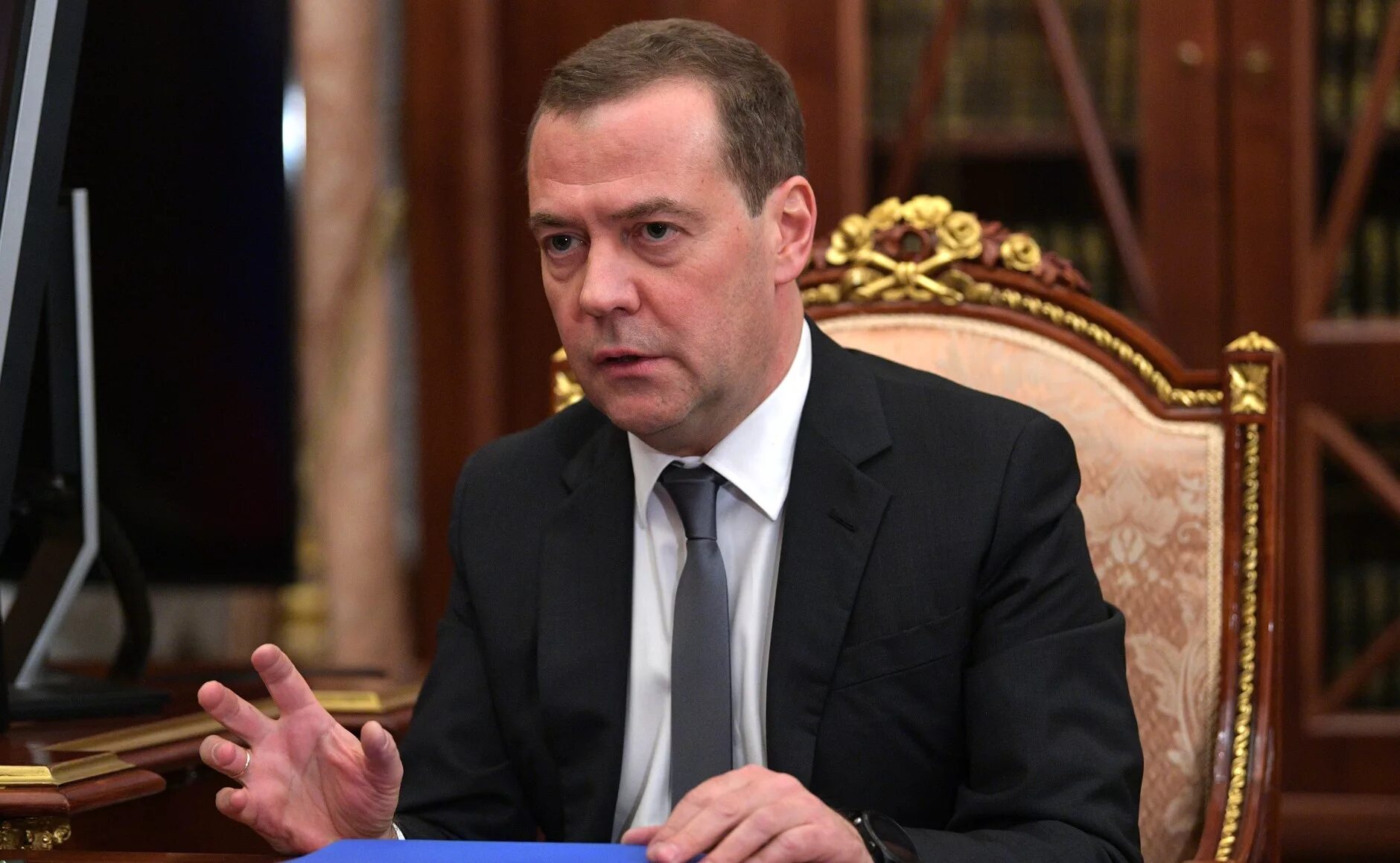 Медведев дмитрий анатольевич фото 2024 Медведев заверил, что Россия не боится новых "адских" санкций со стороны Запада