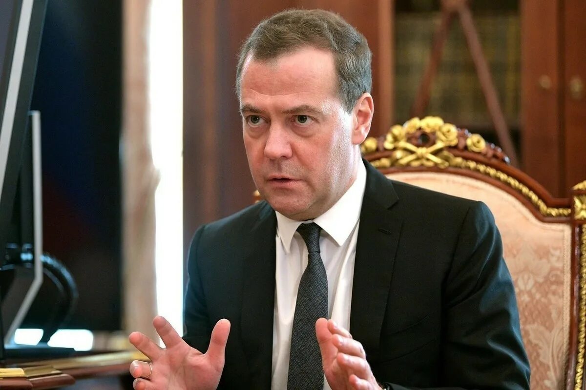 Медведев дмитрий анатольевич фото сейчас Слова Медведева о повышении пенсионного возраста не оставили россиянам надежды -
