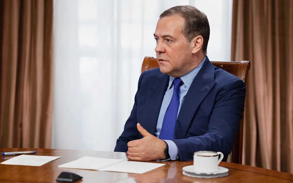 Медведев дмитрий анатольевич фото сейчас Медведев обвинил Польшу в подрыве диалога с Россией - РБК