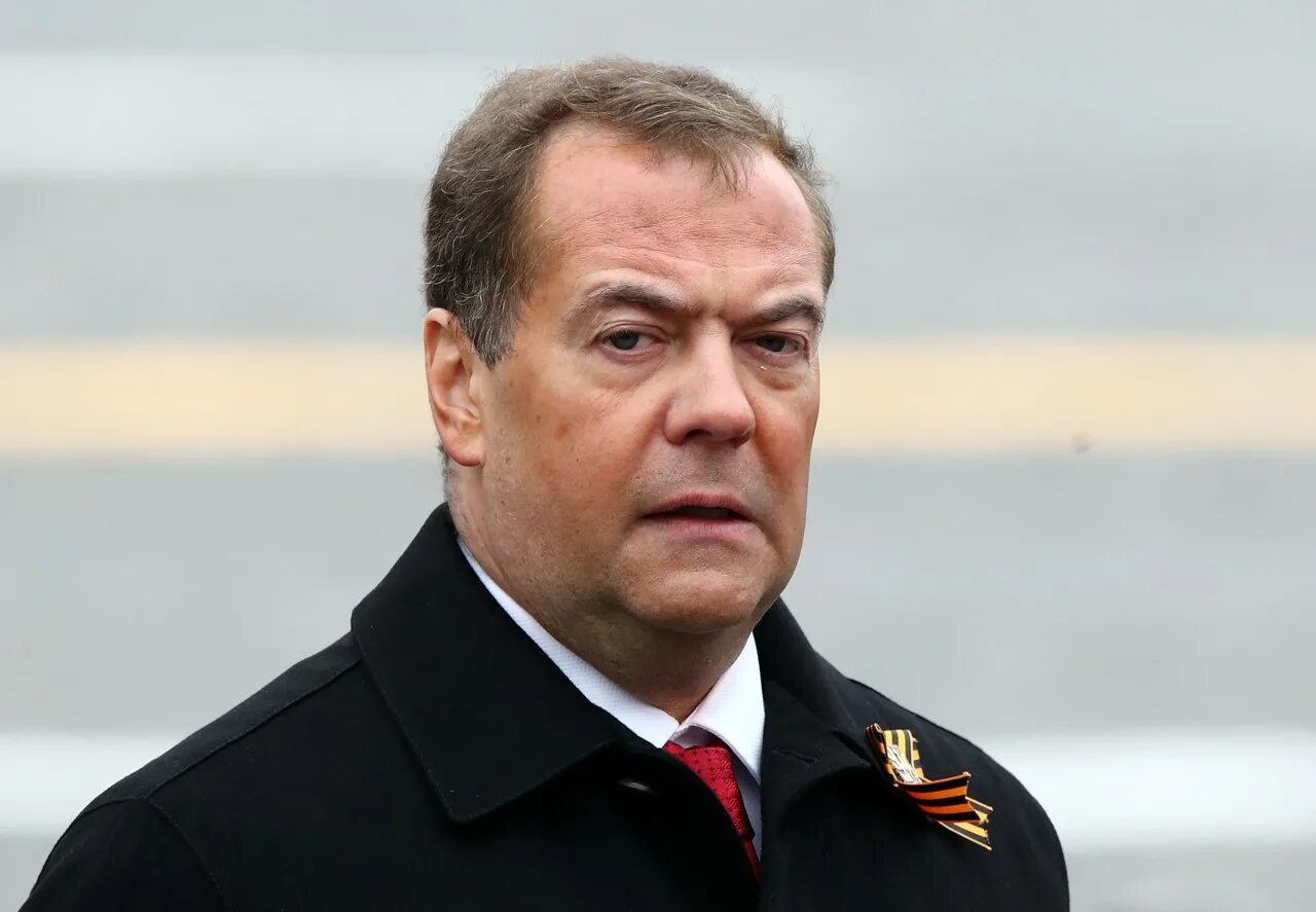 Медведев дмитрий анатольевич фото сейчас Медведев: РФ пока не использовала на Украине весь свой боевой арсенал ::Первый С