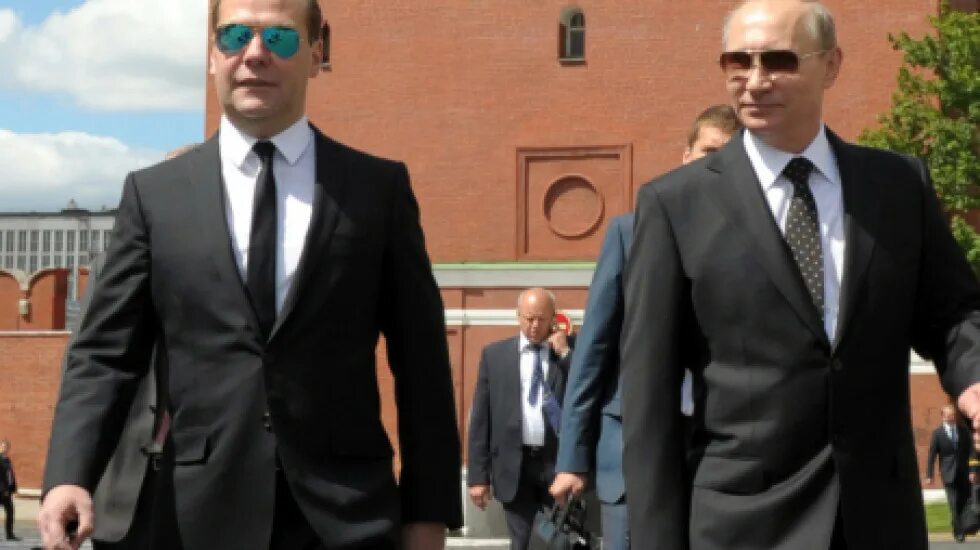Медведев фото рост Путин даст Медведеву новую должность - "Курьер Медиа"