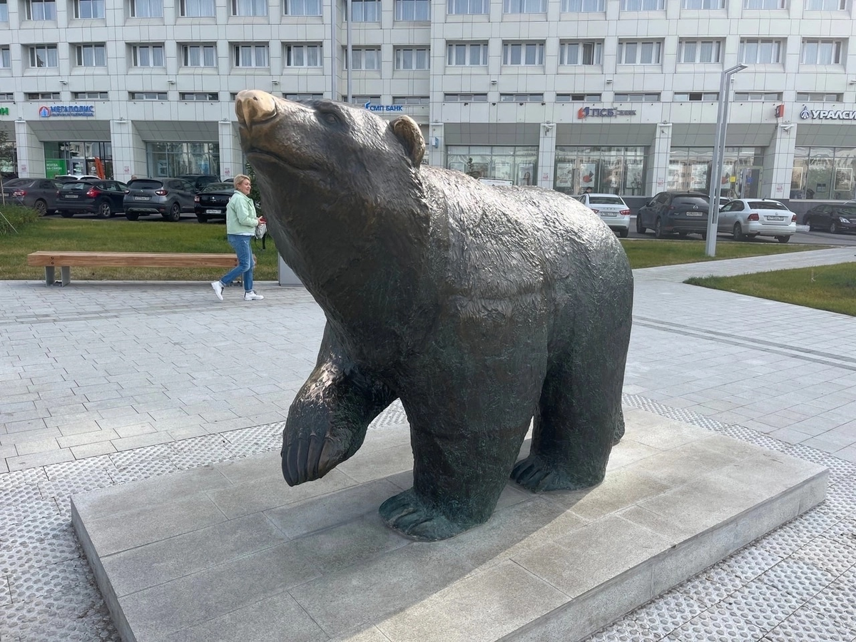 Медведи на набережной перми фото Легенда о пермском медведе. Скульптура Владимира Павленко в Перми. Искусство и х
