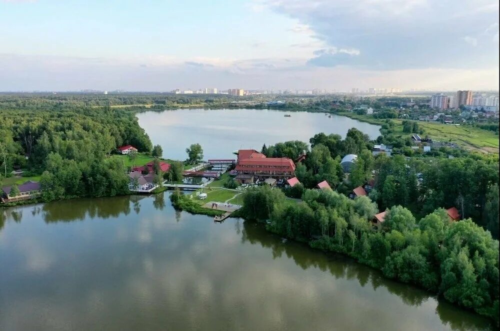 Медвежьи озера фото местности Фото: Парк отель Медвежьи озёра, гостиница, ул. Берег озера, 1, д. Медвежьи Озёр