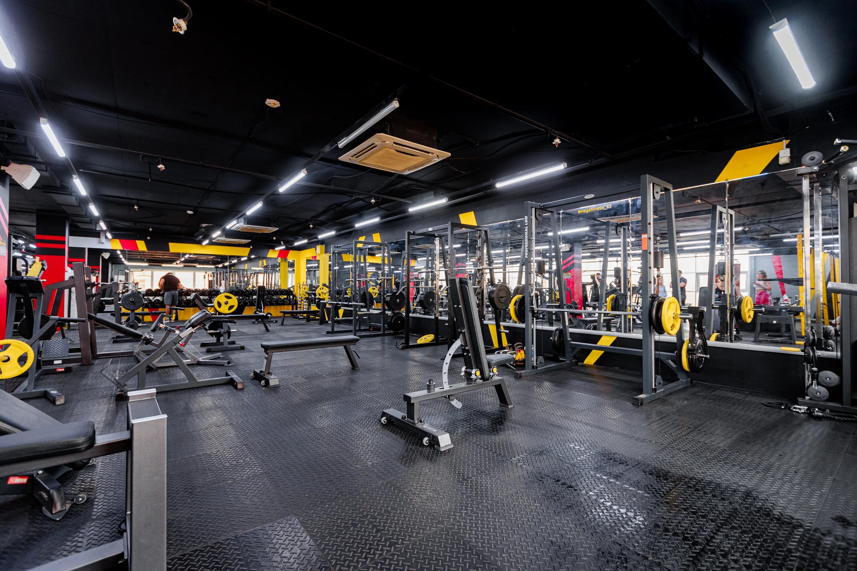 Мега fitness коммунистический просп 30 западный фото Photo: MegaFitness, fitness club, Ростов-на-Дону, проспект Михаила Нагибина, 14/