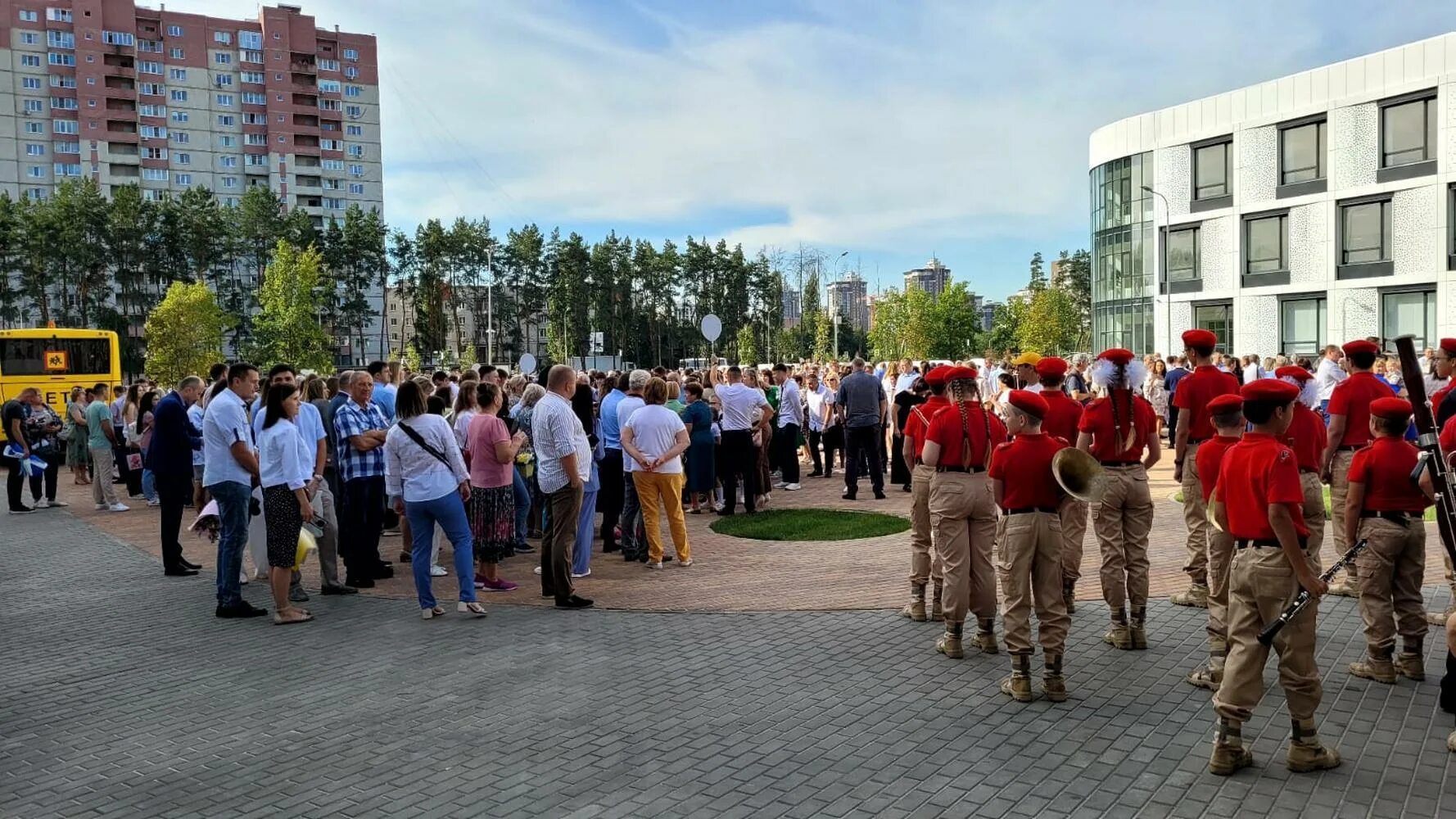 Мегашкола воронеж фото В Воронеже открылась уникальная по архитектуре мега-школа