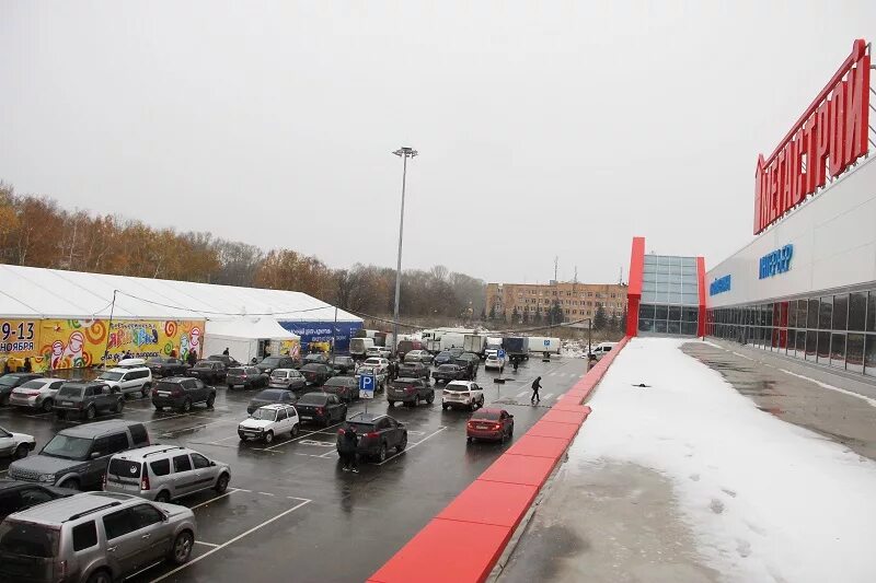 Мегастрой ульяновск фото Всероссийская ярмарка на парковке гипермаркета "МЕГАСТРОЙ" МЕГАСТРОЙ