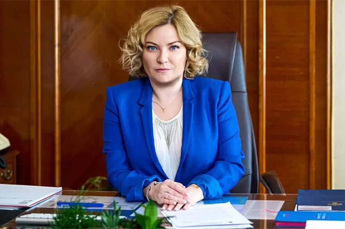 Министр культуры любимова фото Любимова вручила госнаграды Шахназарову и Долиной Аргументы и Факты