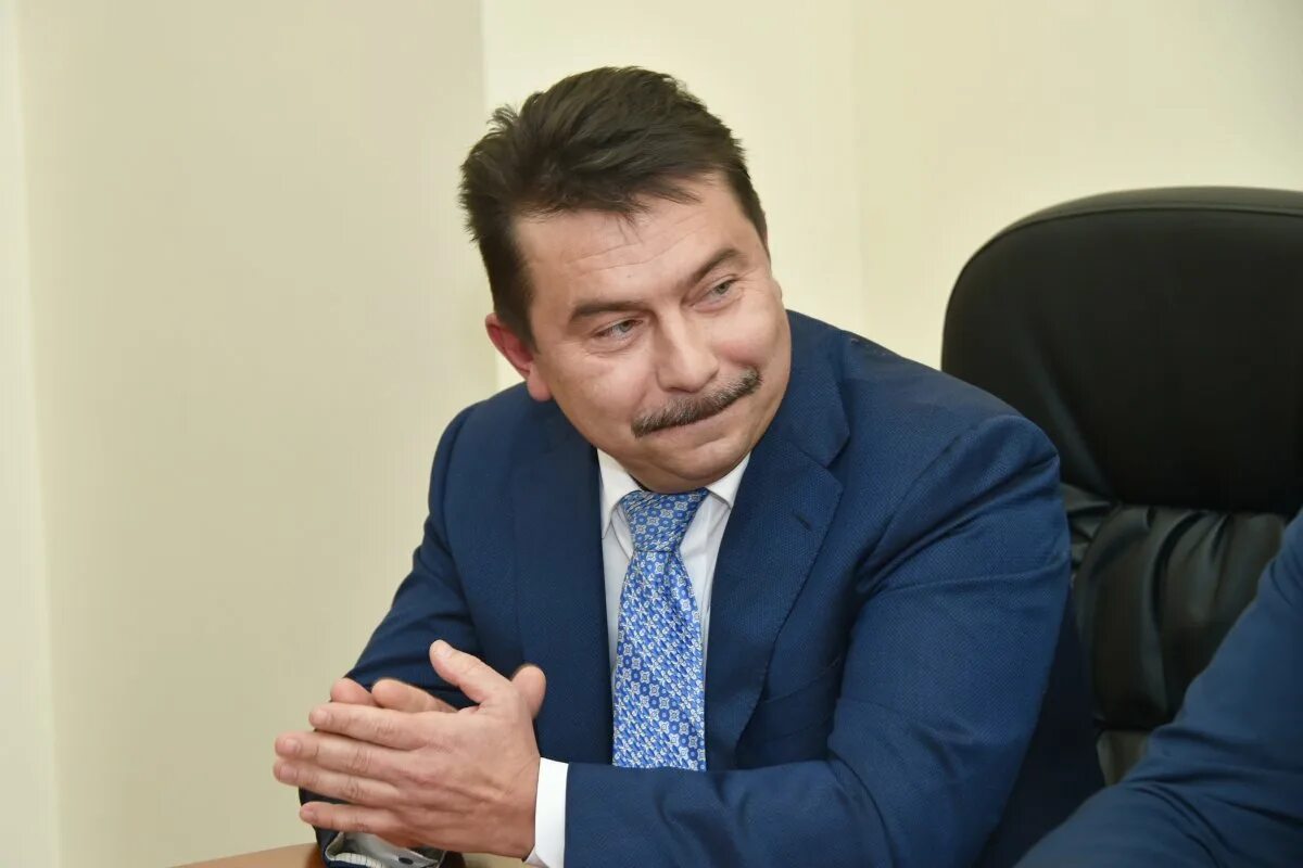 Министр здравоохранения республики татарстан фото Ушел из жизни министр здравоохранения Татарстана Марат Садыков Аргументы и Факты