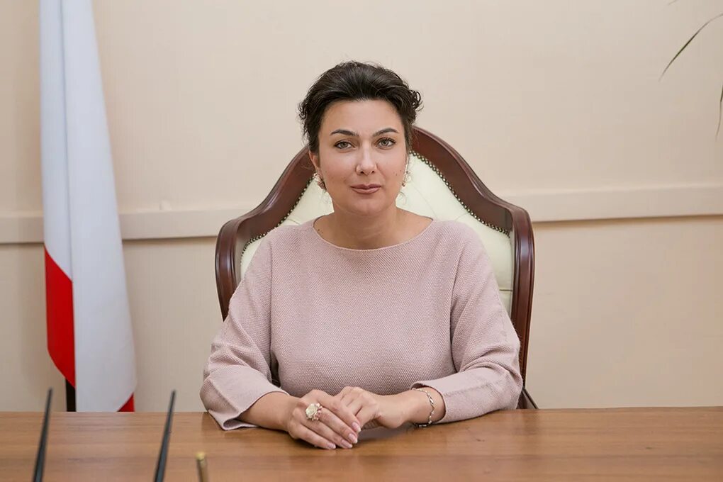 Министры республики крым фото Матерящуюся министра культуры Крыма поймали на взятке: падает качество коррупции
